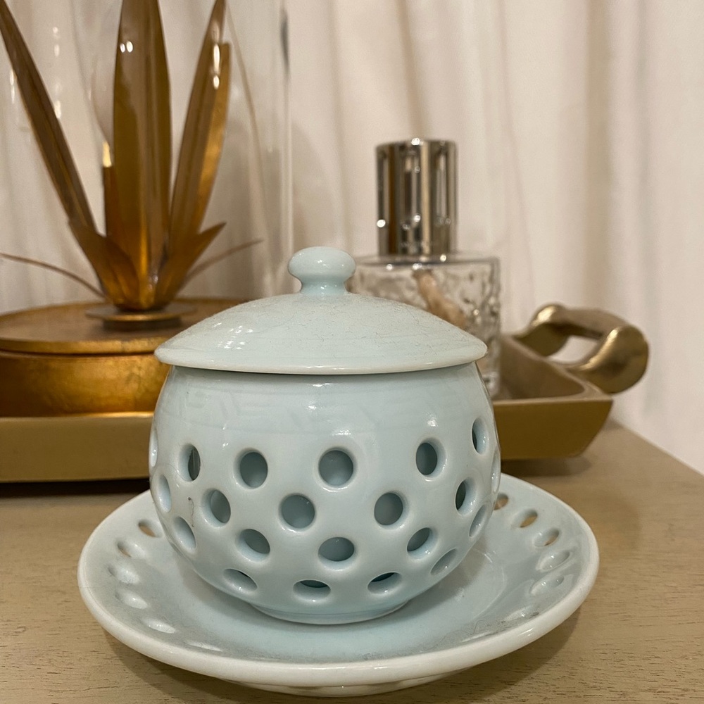 Celadon Lidded teacup & Saucer